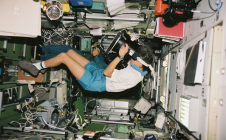 Claudie Haigneré dans l'ISS